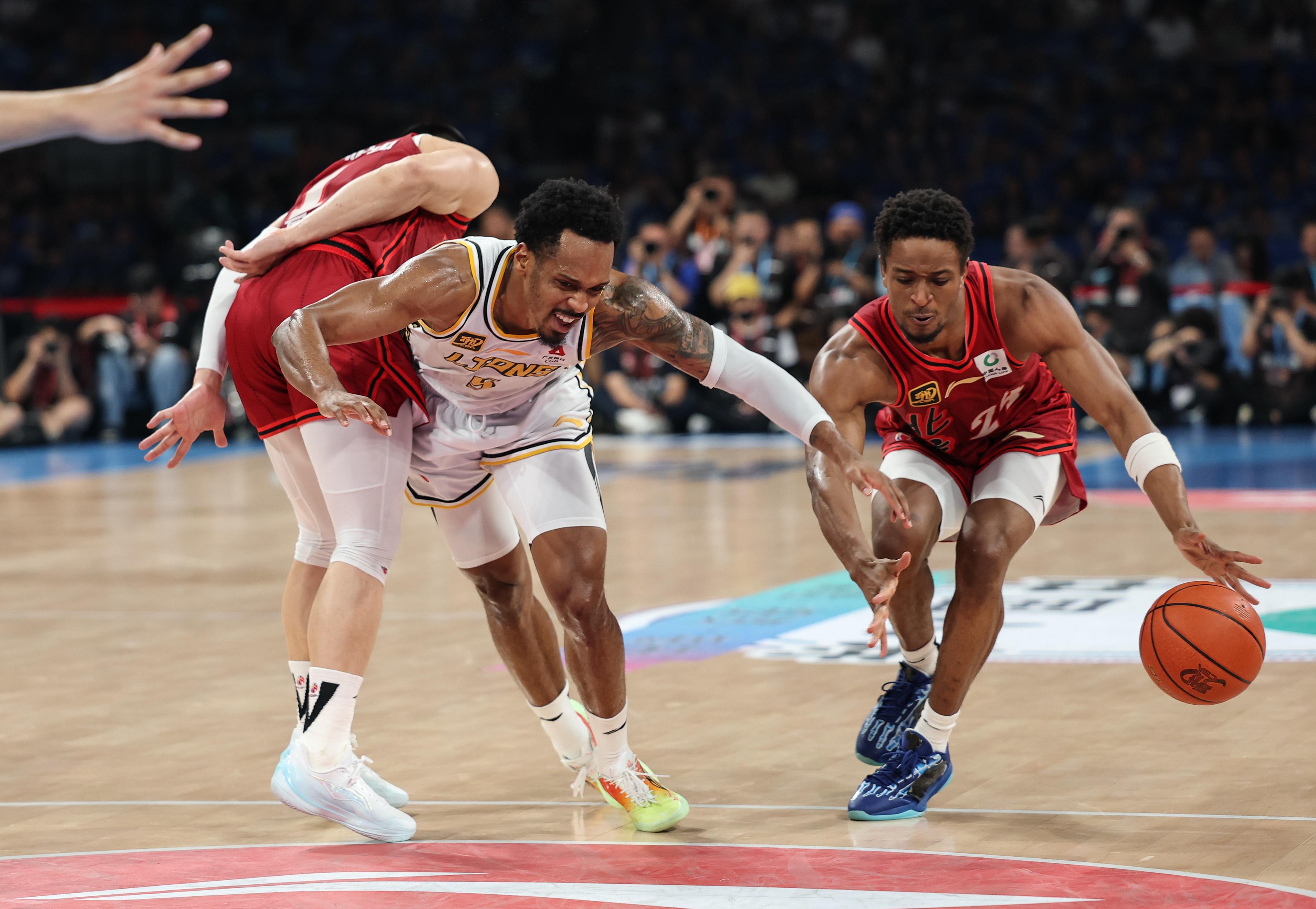 开云体育 -赛地聚焦——欧篮联赛后热度飙升，印第安纳步行者状态回暖，管理层满意，年轻球员得到机会的简单介绍